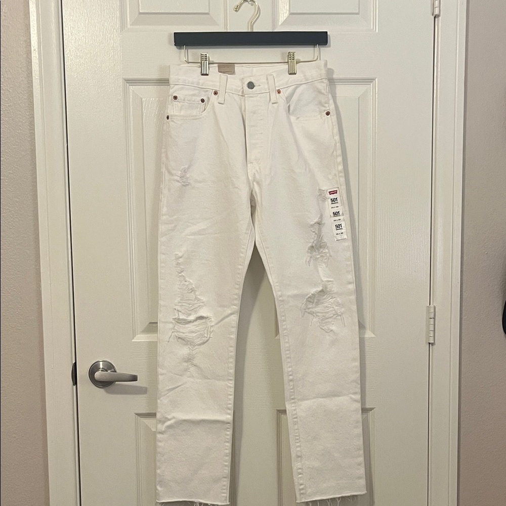 Levi's 501 Straight White Jeans Button Fly Size 26x30 Distressed Knees & Hem 💕